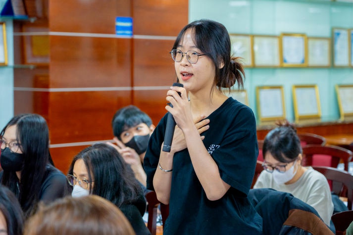 Sinh viên Khoa Hàn Quốc học HUTECH giao lưu cùng nhà thơ Choi Ji In 70