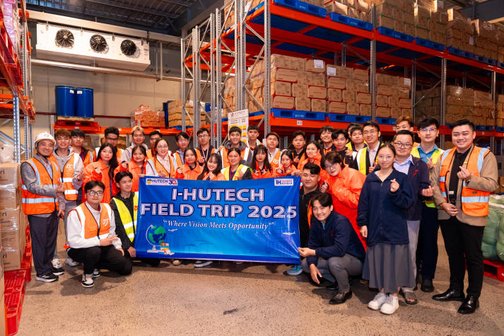 Chạm vào “mạch lạnh” của chuỗi cung ứng - Trải nghiệm đáng nhớ của sinh viên Logistics I-HUTECH tại AJ Total Việt Nam 69