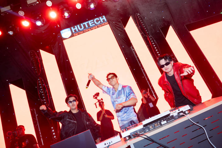 [Video] Đêm Gala Chào đón tân sinh viên HUTECH: Khi ngọn lửa đam mê được truyền từ những người dám ước mơ 107