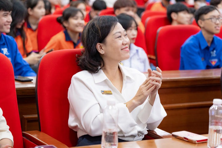 Sôi nổi buổi gặp gỡ, chào đón tân sinh viên Khoa Truyền thông và Thiết kế HUTECH 59
