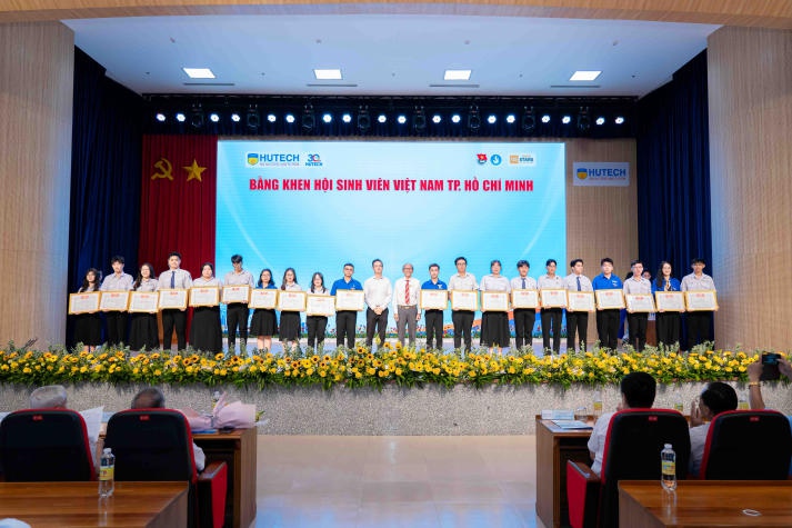 HUTECH vinh danh những "ngôi sao" trong công tác Đoàn - Hội và phong trào thanh niên năm học 2023-2024 50