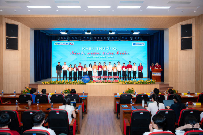 Viện Đào tạo Quốc tế ghi dấu những nỗ lực đáng tự hào tại Lễ tổng kết năm học 2024-2025 59