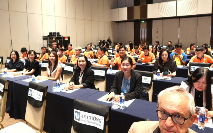 Sinh viên Khoa Kiến trúc - Mỹ thuật cập nhật tư duy thiết kế bền vững tại VMARK Vietnam Design Week 2026 55