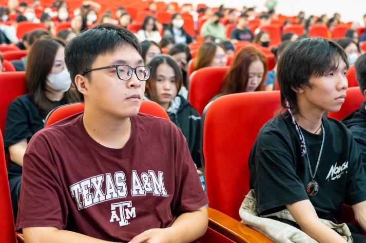 Sinh viên Quan hệ công chúng HUTECH “bỏ túi” bí quyết phát ngôn 91