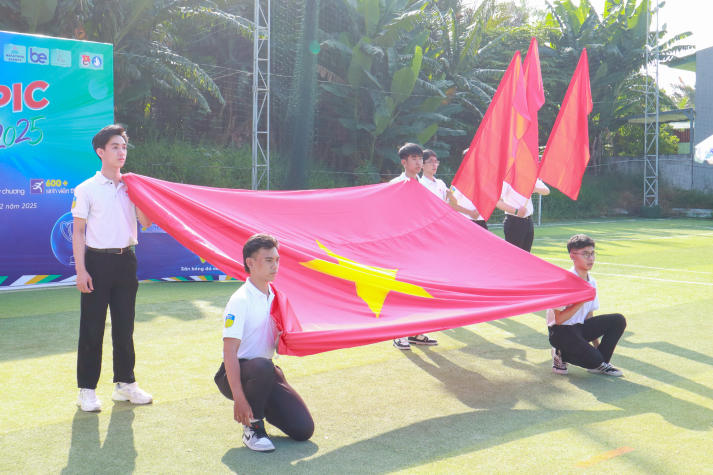 Hơn 400 vận động viên VJIT khí thế bước vào Lễ khai mạc Olympic 2025 12