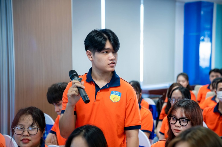 Sinh viên Khoa Luật tham quan thực tế tại Ngân hàng Bản Việt 35