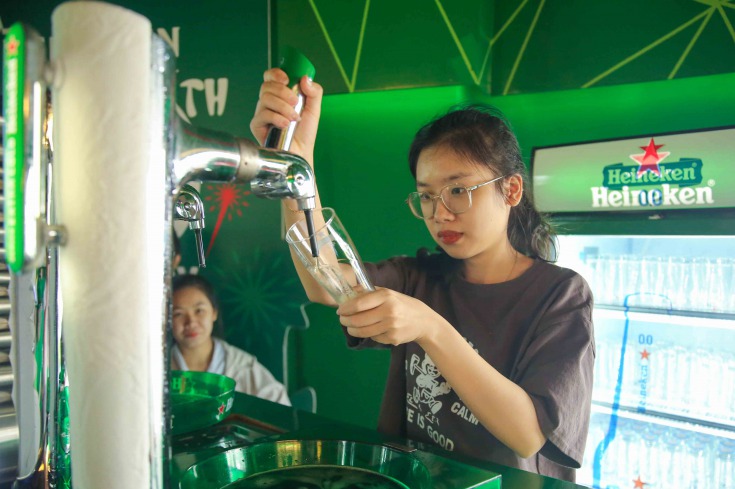 Sinh viên ngành Công nghệ sinh học HUTECH tìm hiểu quy trình sản xuất bia tại Nhà máy Bia Heineken Việt nam 37