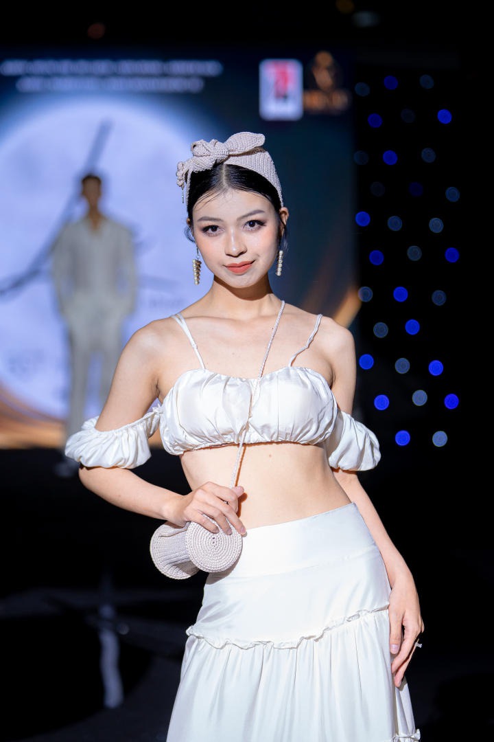 Sinh viên khoa Du lịch - Nhà hàng - Khách sạn tổ chức đêm diễn thời trang “Lụa Fashion  Show, Ngàn năm Lụa Việt” 157