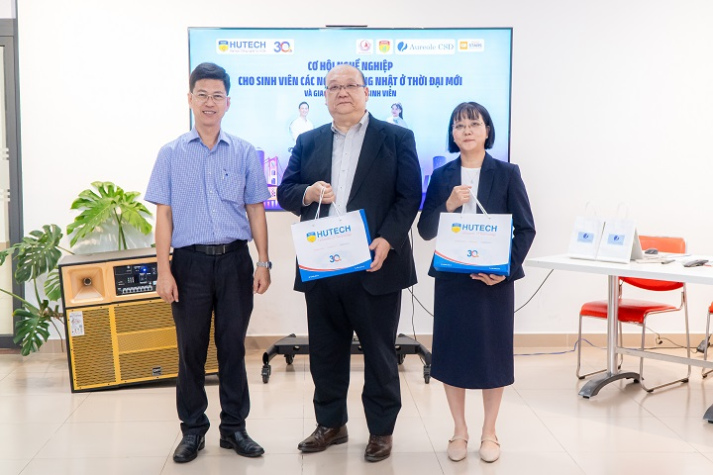 Hành trang hội nhập: Sinh viên HUTECH học hỏi từ lãnh đạo ACSD và cựu sinh viên thành đạt 12