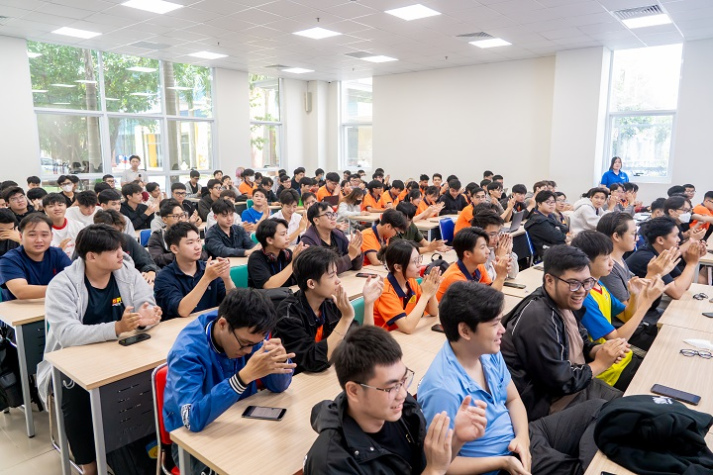 Chuỗi Seminar HUTECH Innovatalk: Truyền cảm hứng cho sinh viên về tư duy phát triển bền vững 128