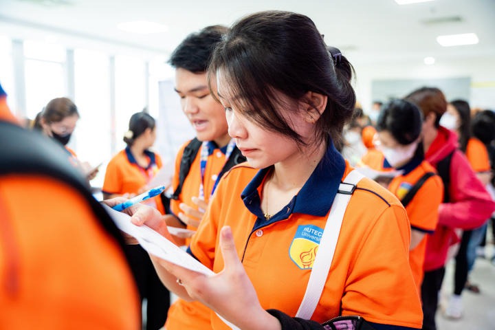 Sinh viên HUTECH tìm hiểu các vấn đề răng miệng và cách chăm sóc cùng chuyên gia 133