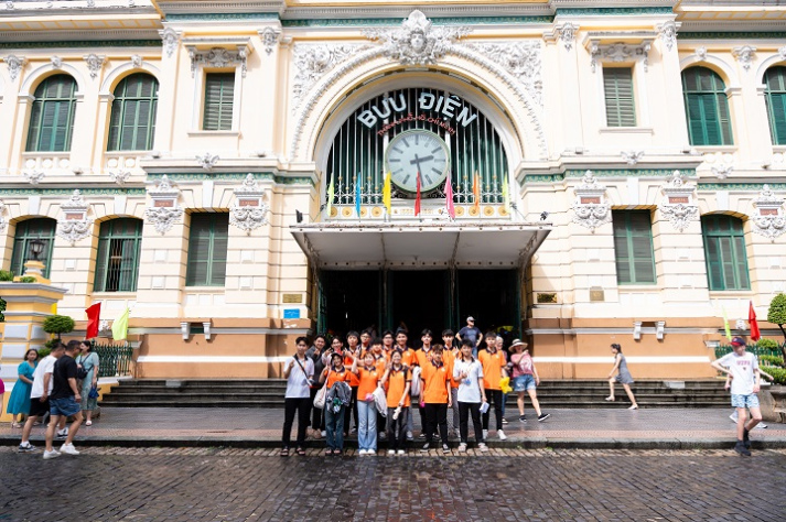 Sinh viên VKIT tiếp nối hành trình khám phá di sản tại Bảo tàng TP.HCM và Dinh Độc Lập 52