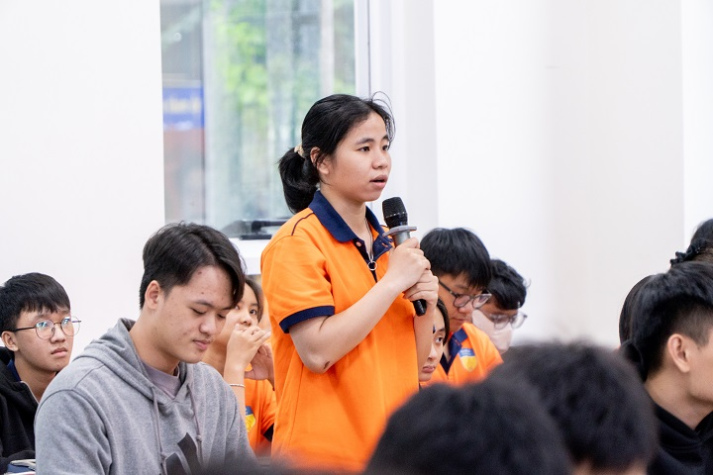 Khai mở kiến thức về mô hình kinh tế xanh với Seminar HUTECH Innovatalk 2025 54