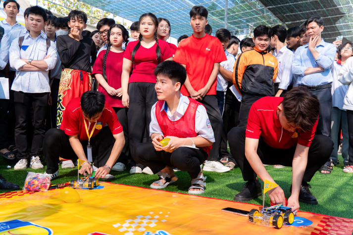 HUTECH Tour 2026 tại THPT An Thới (Bến Tre cũ): Đồng hành cùng học sinh vững vàng chọn ngành, tự tin bước vào tương lai 58