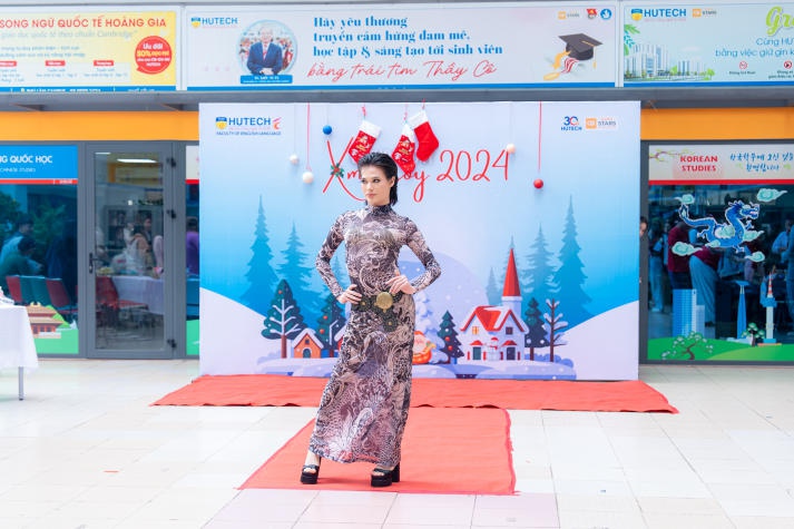 Cultural Day Xmas Joy 2024: Sinh viên Khoa Tiếng Anh lan tỏa tinh thần Giáng sinh cùng bè bạn quốc tế 90