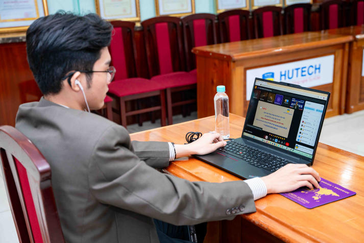 Sinh viên HUTECH săn việc làm hè tại tại HUTECH Summer Job Fair 2025 49