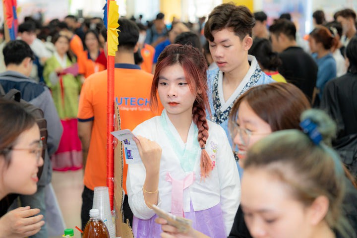 Đa dạng hoạt động trải nghiệm văn hóa thú vị tại Ngày hội “International Cultural Festival 2023” 205