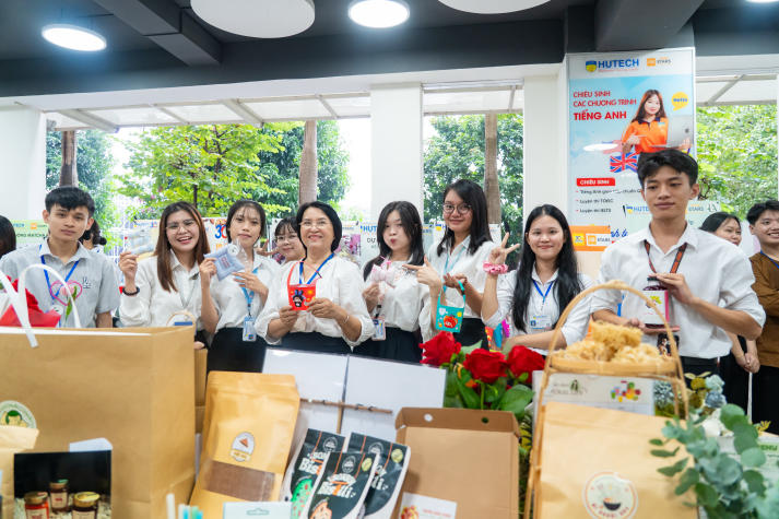 [Video] Khi sinh viên Khoa Quản trị Kinh doanh trở thành “nhà sáng tạo xanh” 114