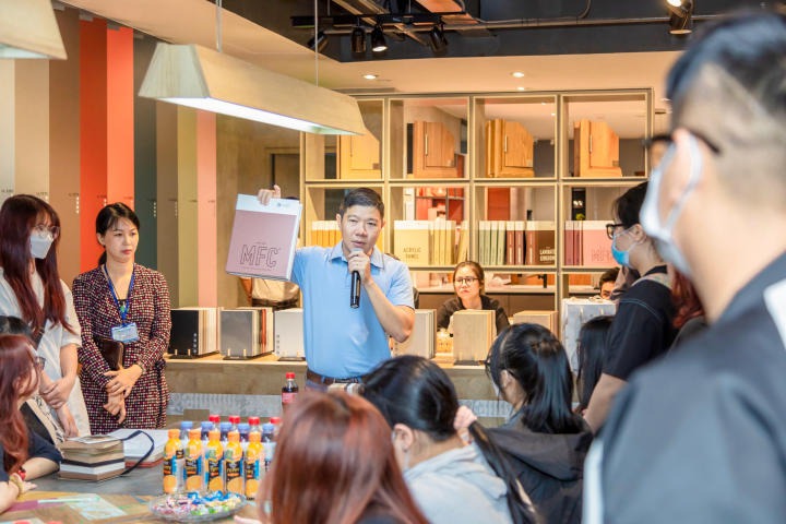 Tham quan Showroom An Cường, sinh viên Thiết kế nội thất có dịp tìm hiểu vật liệu gỗ và ứng dụng trong thiết kế 51