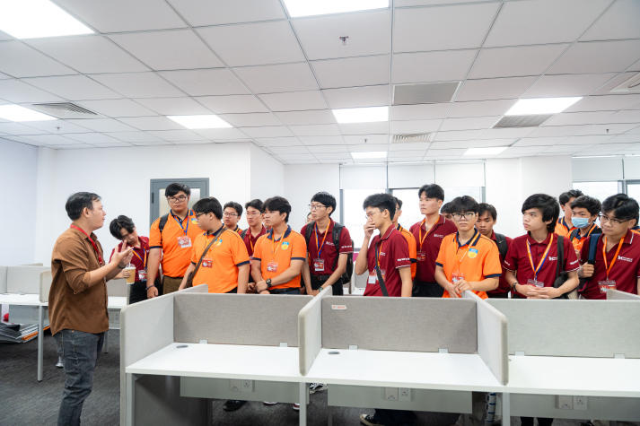 Sinh viên I-HUTECH hiểu nghề, rèn kỹ năng, mở rộng tầm nhìn qua chuyến tham quan Transcosmos Việt Nam 73