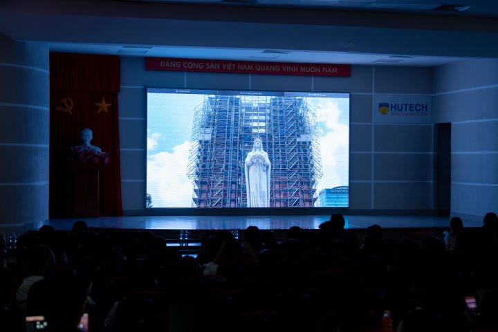 Sinh viên Tâm lý học HUTECH “trình làng” nhiều sản phẩm quảng cáo độc đáo trong buổi công chiếu đồ án cuối kỳ 60