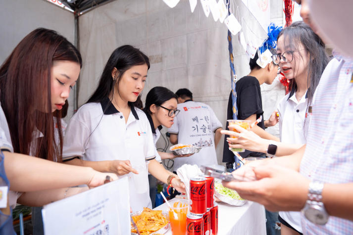 Không gian Hàn Quốc tại HUTECH: Hành trình học hỏi và kết nối 36