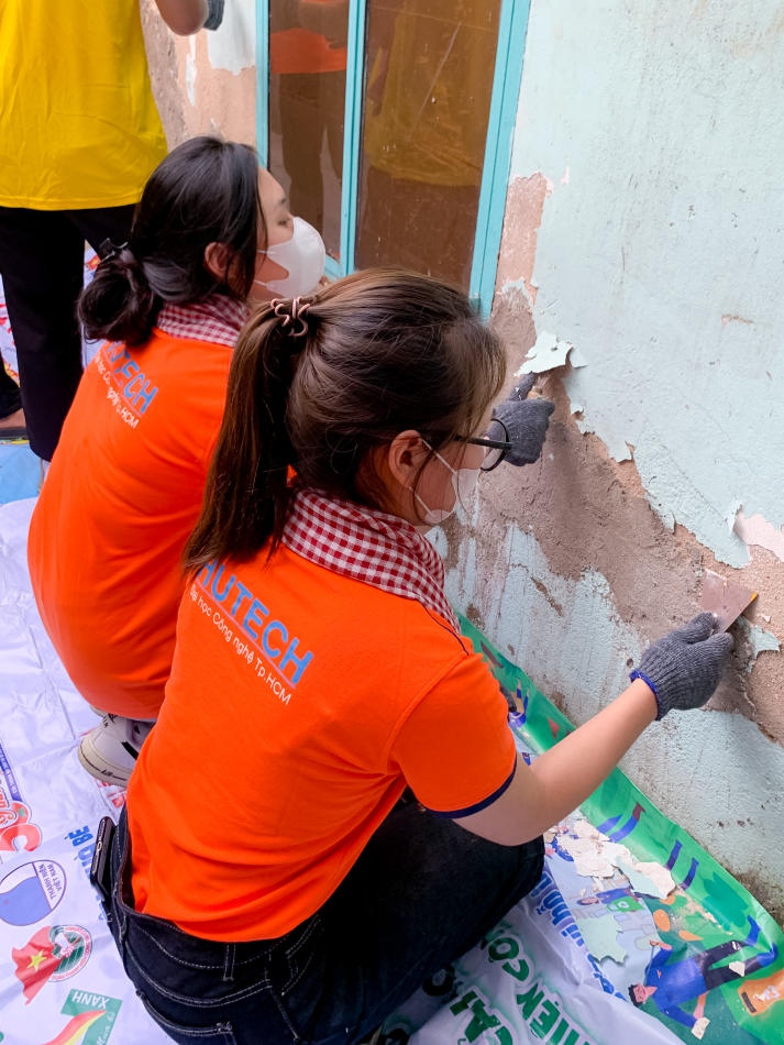 Sinh viên Khoa Luật HUTECH mang yêu thương, sức trẻ giúp đỡ các hoàn cảnh khó khăn tại huyện Nhà Bè 52