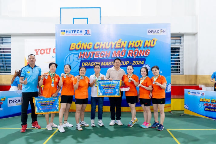 Đội chủ nhà giành ngôi vô địch Giải Bóng chuyền hơi nữ HUTECH mở rộng năm 2024 - Dragon Master Cup 287