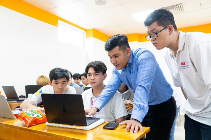 “Web Design Innovation 2025” - Cơ hội cho sinh viên Công nghệ thông tin thể hiện tài năng phát triển website 28