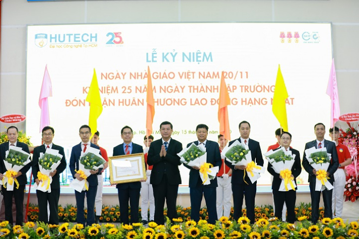 [Video] [HUTECH 30 năm] Một hành trình kiến tạo bản sắc - hội nhập - vươn tầm quốc tế 118