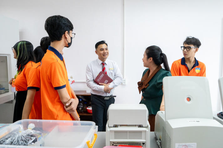 Tân binh Công nghệ sinh học trải nghiệm thực tiễn nghiên cứu tại Trung tâm Công nghệ sinh học TP.HCM 80