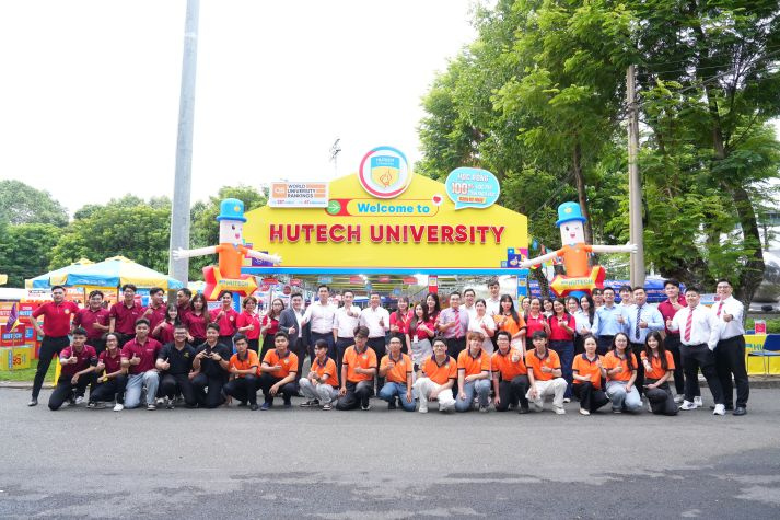 HUTECH cùng sĩ tử 2k8 tháo gỡ băn khoăn chọn Trường tại Ngày hội lựa chọn nguyện vọng xét tuyển 2026 23