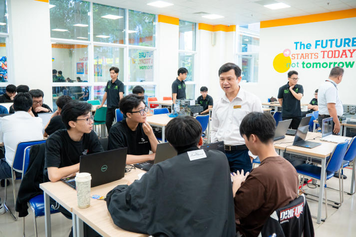 Sinh viên Công nghệ thông tin “thực chiến” xử lý sự cố mạng Cisco 28