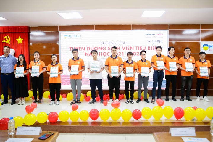 Viện Công nghệ Việt - Nhật tuyên dương sinh viên tiêu biểu năm học 2021 - 2022 42