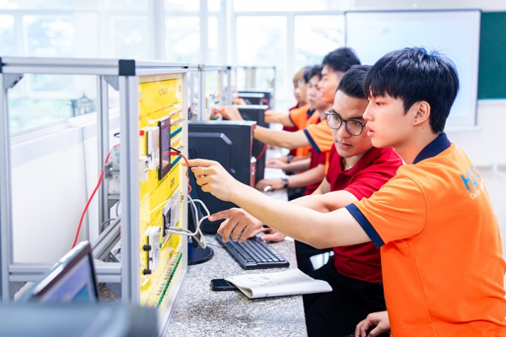 Khám phá thế giới ngành nghề trong kỷ nguyên số và hội nhập quốc tế 26