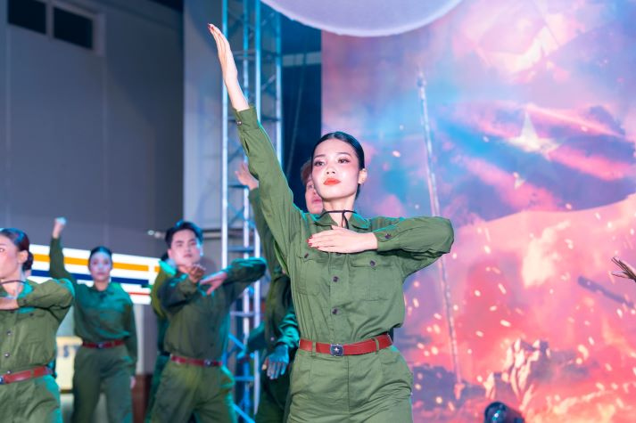 Biến đồ án tốt nghiệp thành sân khấu thực cảnh, sinh viên Quản trị sự kiện kể chuyện Việt bằng cảm xúc 67