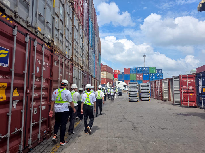 Sinh viên Viện Công nghệ Việt - Hàn tìm hiểu thực tế vận hành logistics tại Cảng Cát Lái 63