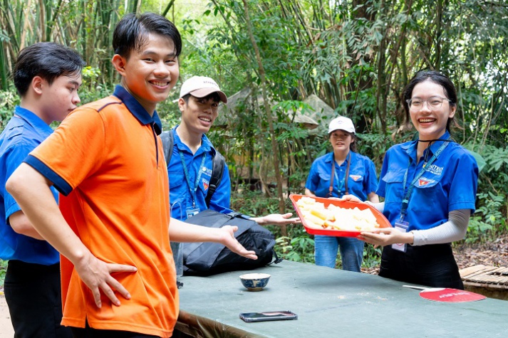 Ban cán sự Khoa Marketing - Kinh doanh quốc tế “bỏ túi” kiến thức, kỹ năng hữu ích tại  MIB Tour 2024 98