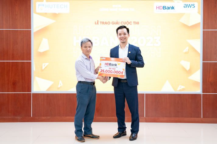 Sinh viên Khoa Công nghệ thông tin “trình làng” nhiều phần mềm có tính ứng dụng cao tại cuộc thi HDBank Hackathon 2023 303
