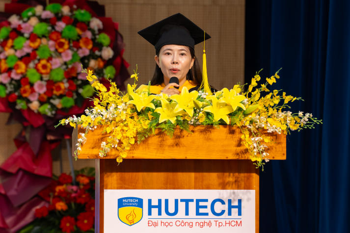 [Video] Những khoảnh khắc tri ân đầy tự hào tại Lễ trao bằng tốt nghiệp đợt 2/2025 HUTECH 55