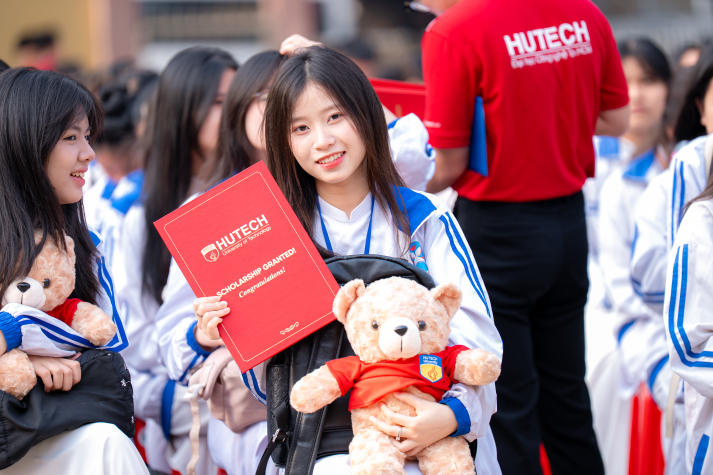[Ảnh] HUTECH Scholarship Tour 2026 “phủ sóng” học bổng xuyên Việt,  tiếp sức sĩ tử chạm tương lai 245