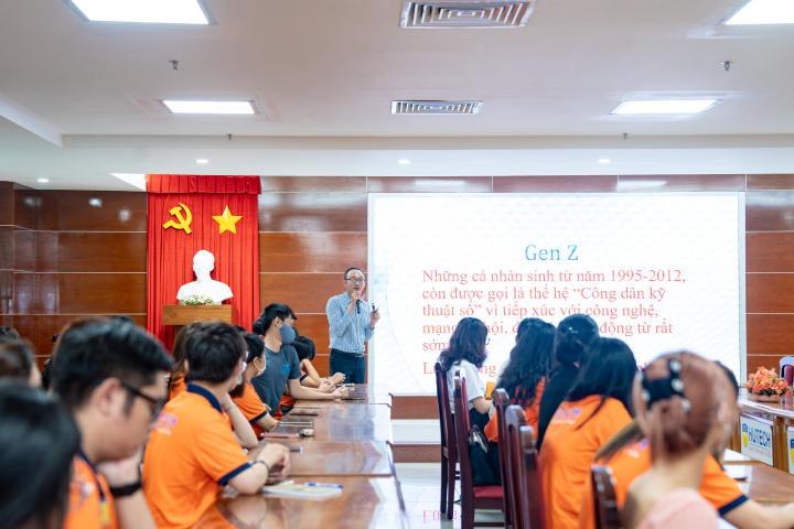 Gen Z HUTECH tìm hiểu “Chuyện đi học” 54