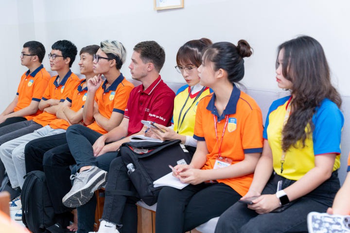 Sinh viên Logistics Viện Đào tạo Quốc tế kiến tập thực tế tại Cty CP ICD Tân cảng Sóng Thần 30