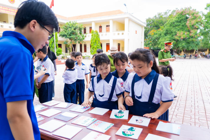 [Ảnh] Chi bộ 17 HUTECH nối dài tinh thần bảo vệ chủ quyền biển đảo tại Đồn Biên phòng Cần Thạnh (Cần Giờ) 89