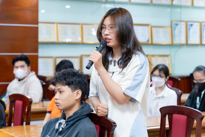 Sinh viên ngành Thiết kế đồ họa HUTECH tìm hiểu về tính mỹ thuật trong ngành Công nghệ sáng tạo 68