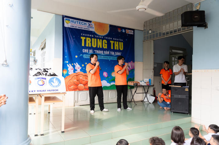 Sinh viên Viện Kỹ thuật gửi Trung thu yêu thương đến với trẻ em trường tình thương 26