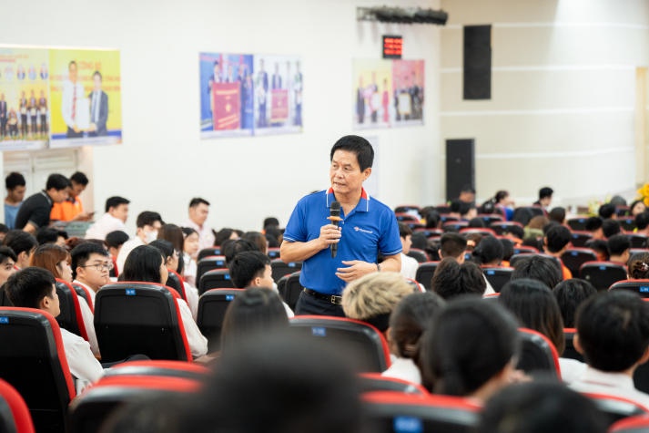[Video] CEO Nguyễn Quốc Kỳ kể chuyện chinh phục ước mơ cùng sinh viên HUTECH 78