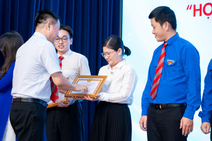 HUTECH vinh danh 269 Thanh niên tiên tiến, lan tỏa tinh thần học tập và làm theo gương Bác năm 2026 46
