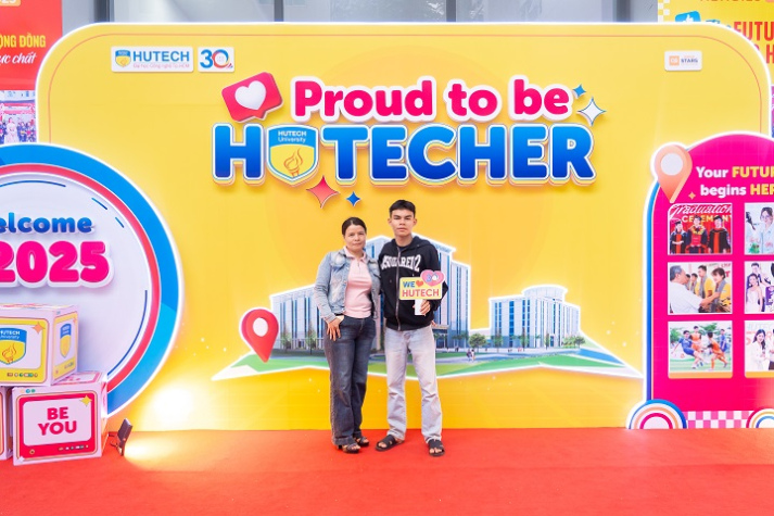 [Video] Không khí đông đúc, rộn ràng trong mùa nhập học tại HUTECH 50