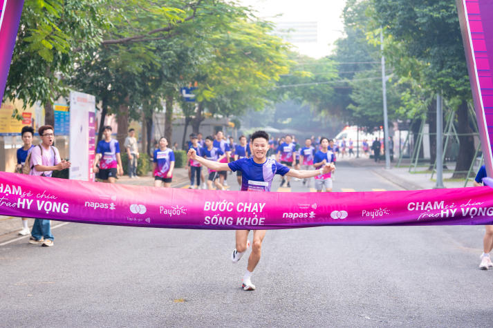 Gần 1.000 vận động viên HUTECH lan tỏa yêu thương cùng Giải chạy “Bước chạy Sống khoẻ” 79
